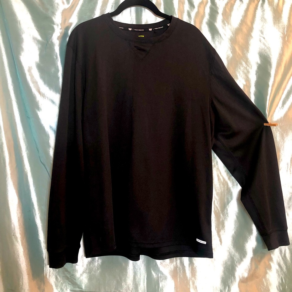 Men’s long sleeved Tek Gear athletic shirt, XL